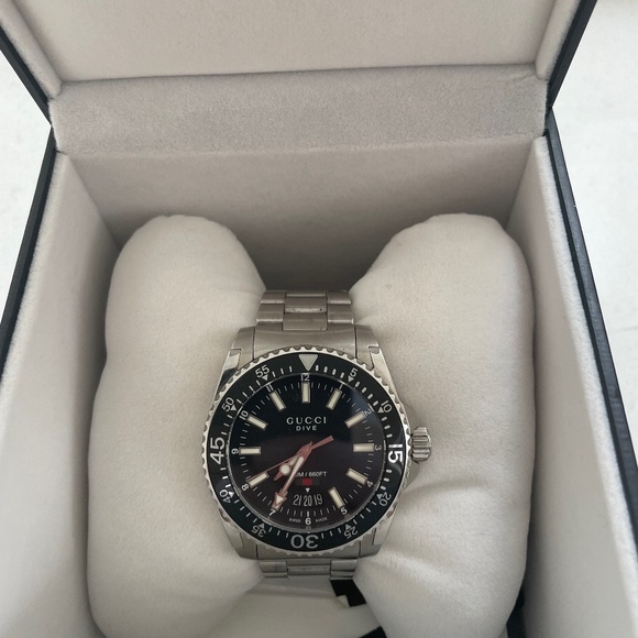 Gucci Diver watch - Picture 1 of 3